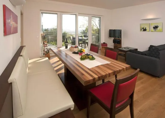 In The Vineyard Nussberg 度假居 *